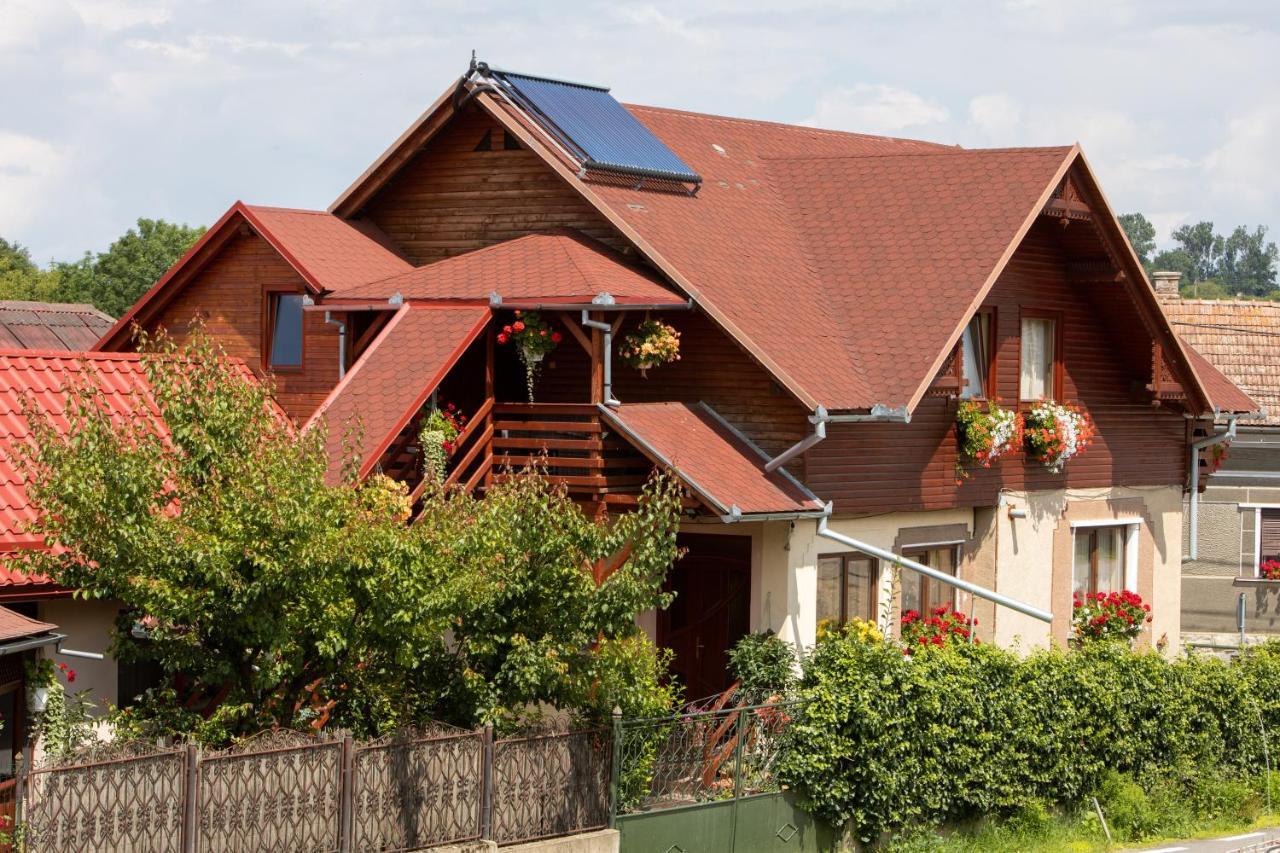 Pensiune Saroklak Sincraiu Exterior photo